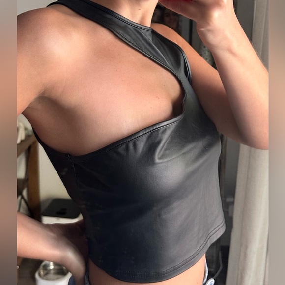 Top - Picture 2 of 3